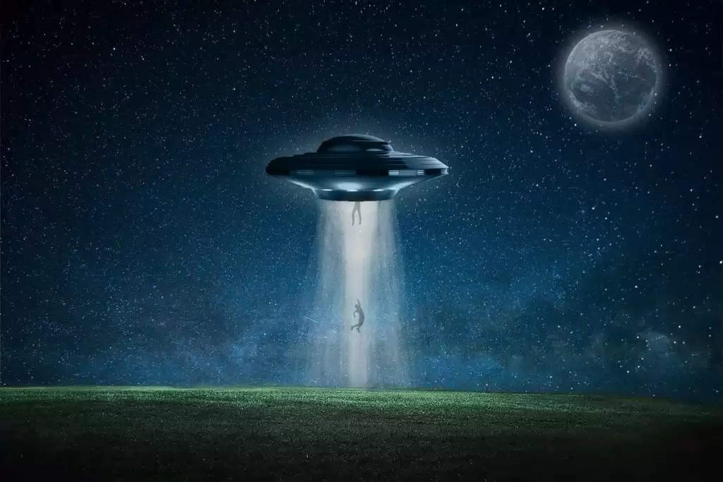 क्या US शिप का पीछा कर रहे थे UFO, दूसरी दुनिया से आने वाले जीवों की हैरान कर देने वाली घटना