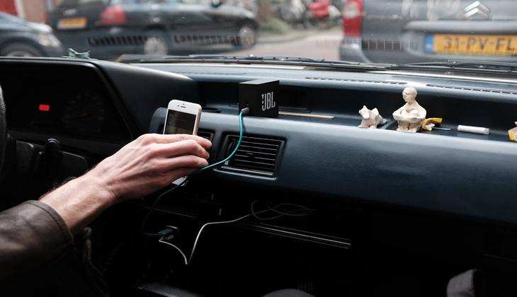 Car Tips: गाड़ी में मोबाइल चार्जर इस्तेमाल करने से पहले जानें ये बात वरना पड़ेगा पछताना! कार का हो सकता है बड़ा हादसा