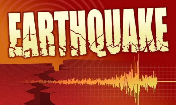 Earthquake: भूकंप से हिली दिल्ली के साथ नोएडा की धरती, घरों से बाहर भागे लोग
