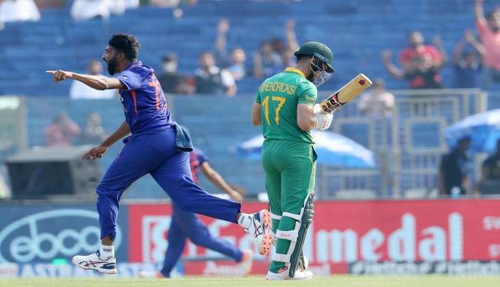 IND vs SA: सिराज की बदौलत भारत मैच में फ्रंट सीट पर,अफ्रीका ने पावरप्ले में गवाएं 3 विकेट