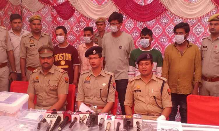 Noida: ‘Farzi’ वेब सीरीज देखकर दिल्ली NCR में सप्लाई करने लगे थे फर्जी नोट, पांच गिरफ्तार और तीन फरार