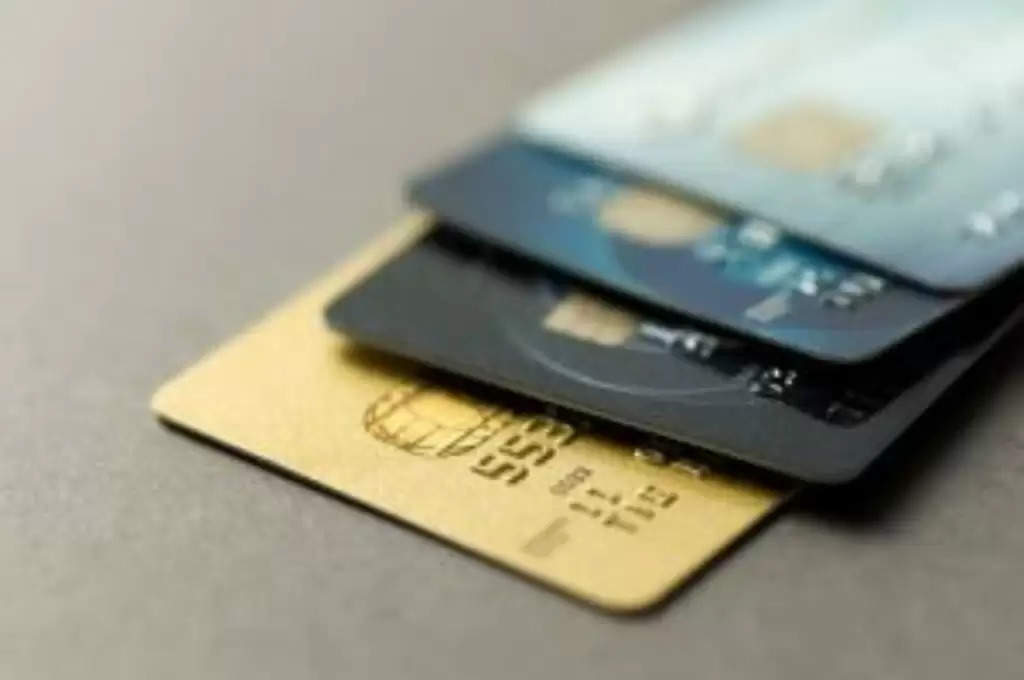 Credit Card Tips: क्या आप भी क्रेडिट कार्ड से करते हैं पैसों का लेन-देन? तो हो जाएं सतर्क!