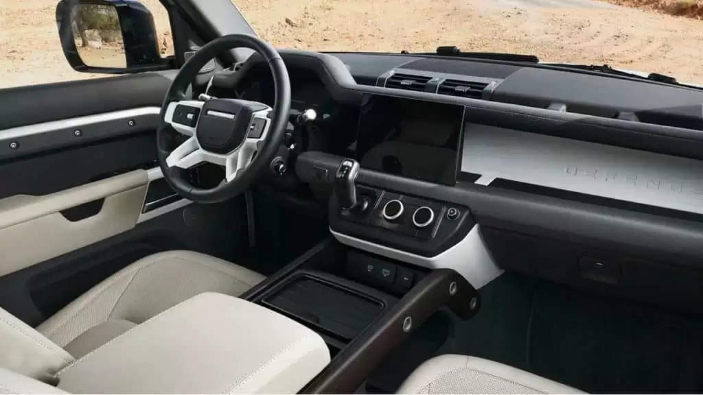 Land Rover Defender 130: बड़ी फैमिली के लिए आ गई शानदार SUV कार, जानिए फीचर्स