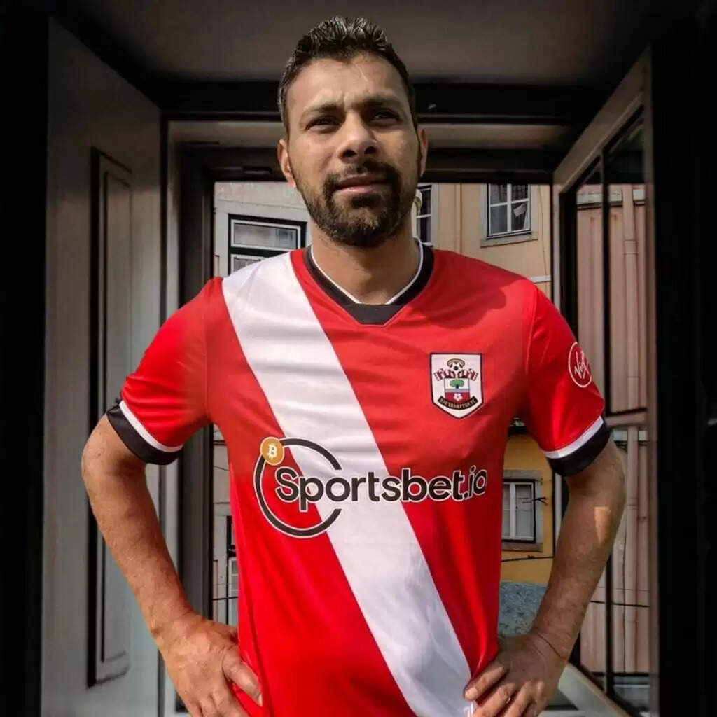 TATA IPL 2022: IPL में सबसे लंबा छक्का लगाने वालों में शामिल है ये भारतीय गेंदबाज, नाम जान हो जाएंगे हैरान