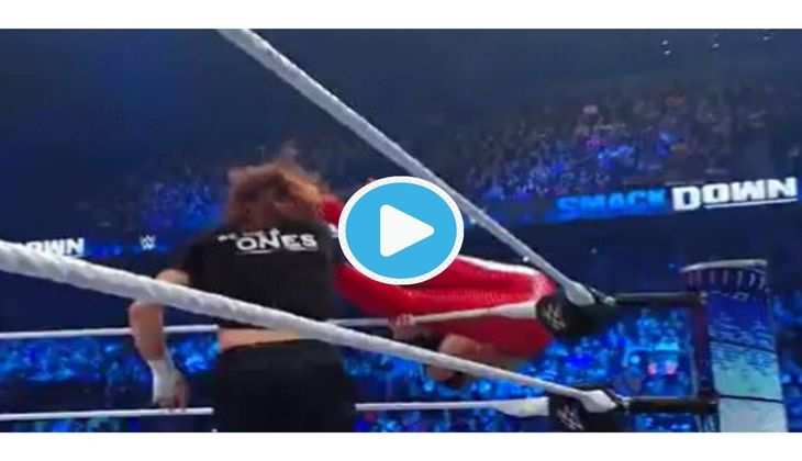WWE: टांगें पकड़कर हवा में नचाया और फिर रोप से नीचे टपकाया, आपने देखा रोंगटे खड़े कर देने वाला ये Video