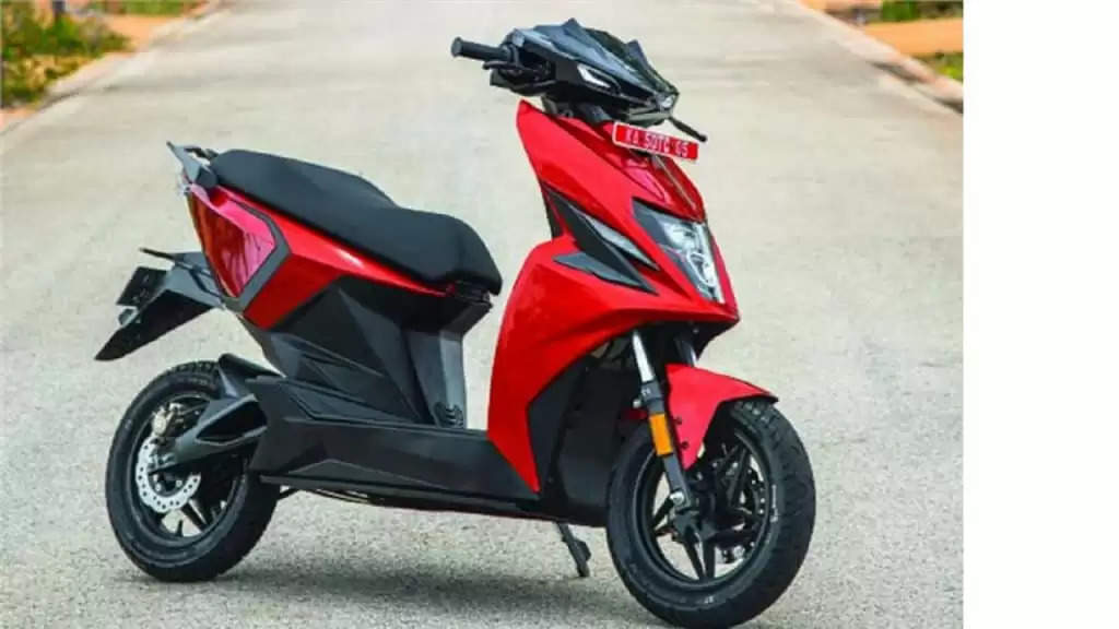 इस electric scooter के आगे बाइक भी हो जाएंगी फेल, 300 किमी की रेंज के साथ धांसू फीचर्स उड़ा देंगे होश, जानें कीमत