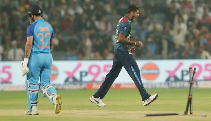IND vs SL 2nd T20: हो गया खेला! श्रीलंकाई गेंदबाजों ने तोड़ी भारत की कमर, शुरूआत में ही झटक लिए 4 विकेट, देखें वीडियो