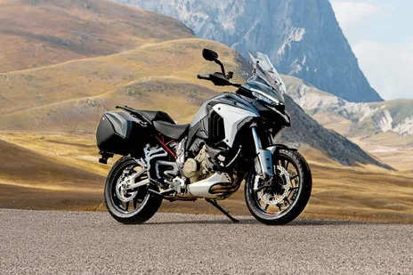 Ducati की नई बाइक मार्केट में हुई लॉन्च, बेहतरीन लुक और जबरदस्त फीचर्स के साथ इतनी है कीमत