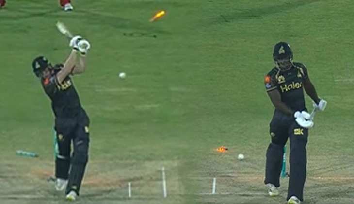 PSL 2023: वाह क्या गेंद है! पाकिस्तानी गेंदबाज ने हवा में उड़ाए बल्लेबाज के डंडे, देखें ये तूफानी वीडियो
