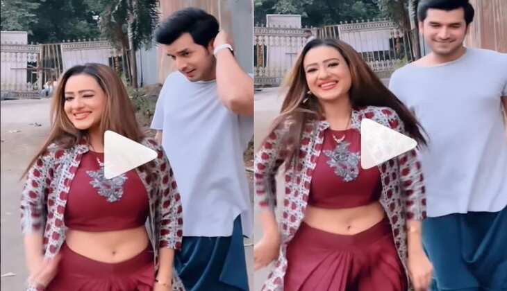 Anupamaa फेम Kavya ने सौतेले बेटे संग &lsquo;टिप टिप बरसा पानी&rsquo; पर किया रोमांटिक डांस, देखें वायरल वीडियों