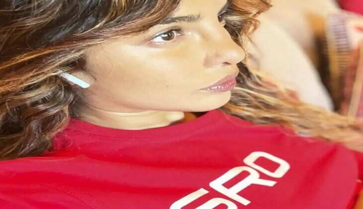 मां बनने के बाद कुछ यूं हो गई बॉलीवुड की देसी गर्ल, आप भी देखें मम्मी Priyanka की ये तस्वीरें