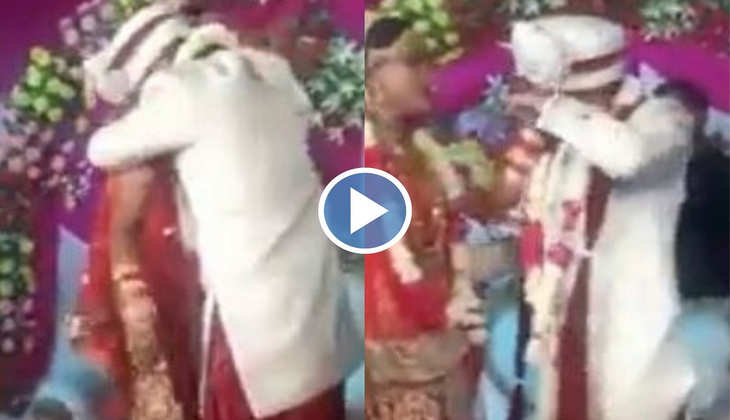 Viral Video: जयमाला के समय दुल्हन को टाइट हगकर फूट-फूटकर रोने लगा दूल्हा, लोग बोले-'ये खुशी के आंसू हैं'
