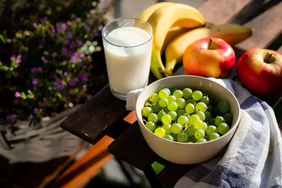 Health Tips: दूध के साथ बिल्कुल ना खाएं ये चीजें वरना बीमारी आ जाएगी पीछे पीछे