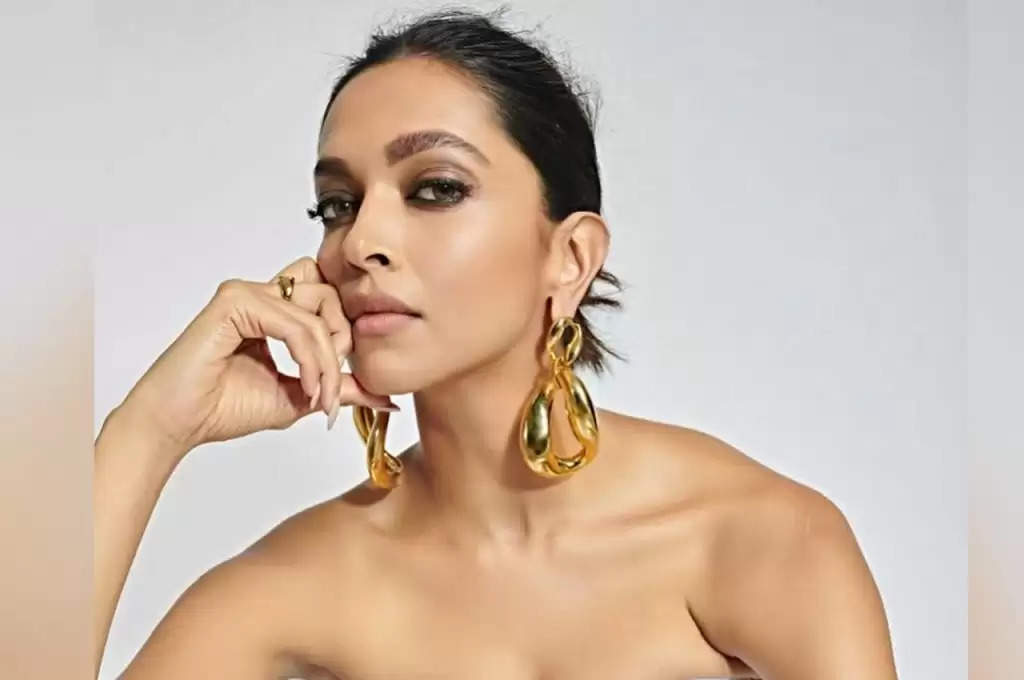 फेस को सूट करते हुए पहने ये Earrings और फिर अपने झुमकों से लगा दें महफिल में आग