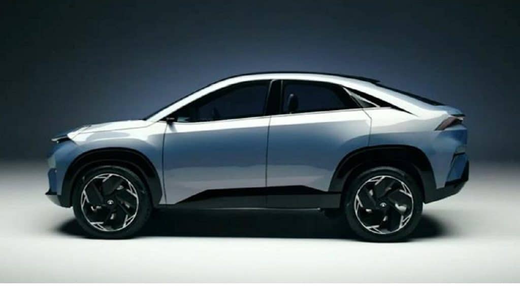 Tata Curvv: Hyundai की बैंड बजाने टाटा मोटर्स पूरी तरह तैयार, जल्द ही मार्केट में गर्दा उड़ाएगी ये शानदार कार