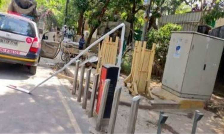 Arvind Kejriwal Home Vandalism : सीएम केजरीवाल के घर पर तोड़फोड़ करने वालों पर पुलिस ने लिया ये एक्शन