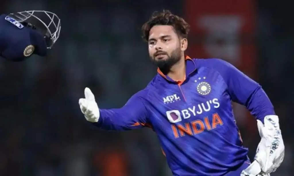 IND vs AUS: इंडिया के इस विस्फोटक बल्लेबाज पर भड़का ये दिग्गज, कहा –“मैं जाकर उसे मारूंगा चांटा”