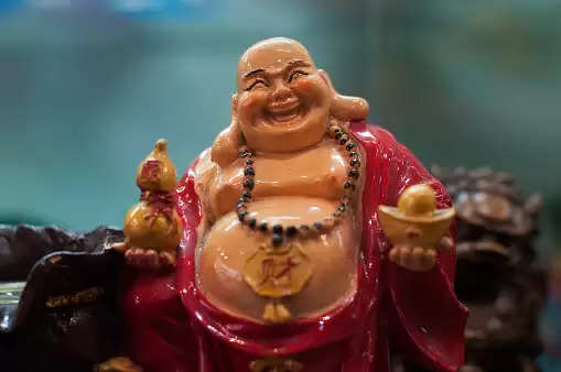 Vastu tips for laughing buddha: घर में इस स्थान पर रखें लाफिंग बुद्धा, होगा लाभ…
