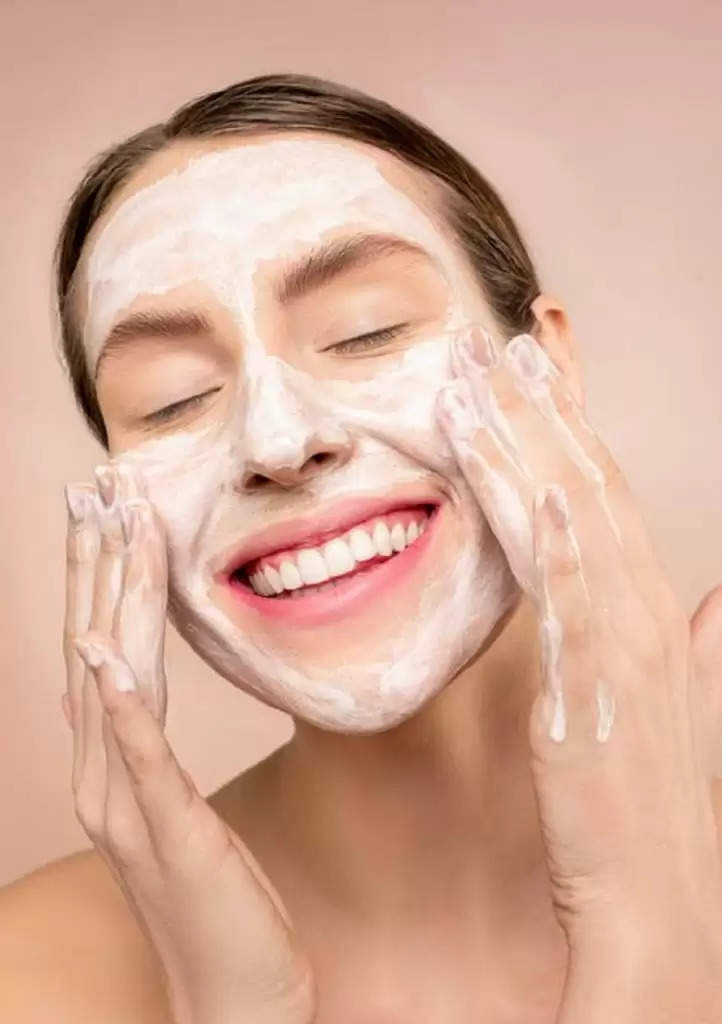Skin Care: बिना किसी टेंशन के चेहरे पर अप्लाई करें बेकिंग सोडा, गुलाब जैसा खिल उठेगा चेहरा
