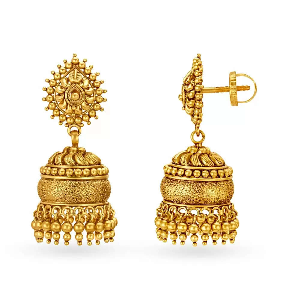 Gold Jhumka Designs: आपकी सुंदरता को और बढ़ा देगी झुमकी की ये डिजाइन्स,महिलाओं को आ रही खूब पसंद 