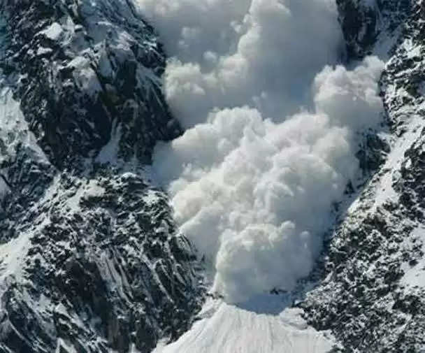 Kedarnath मंदिर में फिर हुआ हिमस्खलन,भारी बर्फबारी के चलते टूटा ग्लेशियर