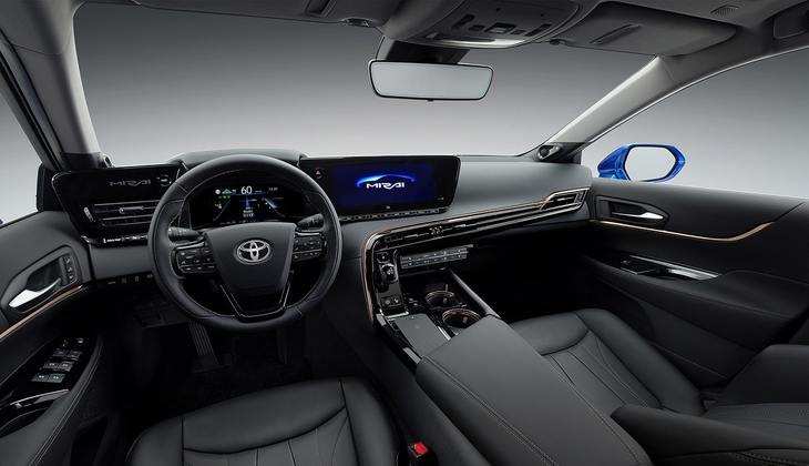 Toyota की इस जबरदस्त कार में मिलता है 640 किमी का रेंज, बिना बिजली और पैट्रोल-डीजल के भरती है फर्राटा, जानें डिटेल्स