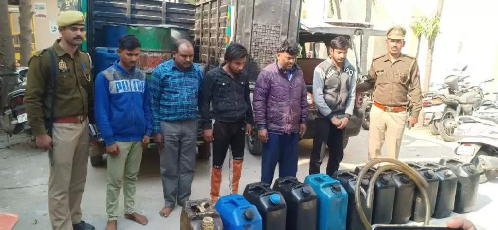 Noida: ट्रांसफॉर्मर से तेल चोरी करने वाले पांच शातिर गिरफ्तार, नोएडा और दिल्ली की फैक्ट्रियों में बेचते थे ऑयल
