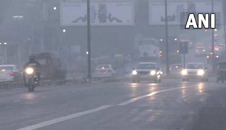 Air Pollution: बढ़ती ठंड के साथ दिल्ली की हवा में फिर घुला 'जहर', जानें अब कितना हुआ एक्यूआई