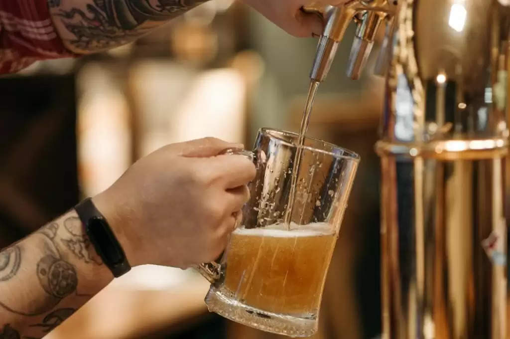 अगर आप भी हैं बीयर के शौकीन, तो जान लीजिए इसके हैरान करने देने वाले Side Effects
