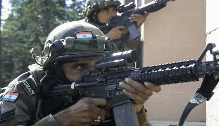 Jammu and kashmir: अनंतनाग में छिपे दो आतंकवादी ढेर, हथियार व गोलाबारूद बरामद