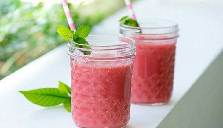 Guava Juice Recipe: गर्मी में शरीर को बनाएं तंदुरुस्त और रोज पीएं ये स्वादिष्ट अमरूद का जूस