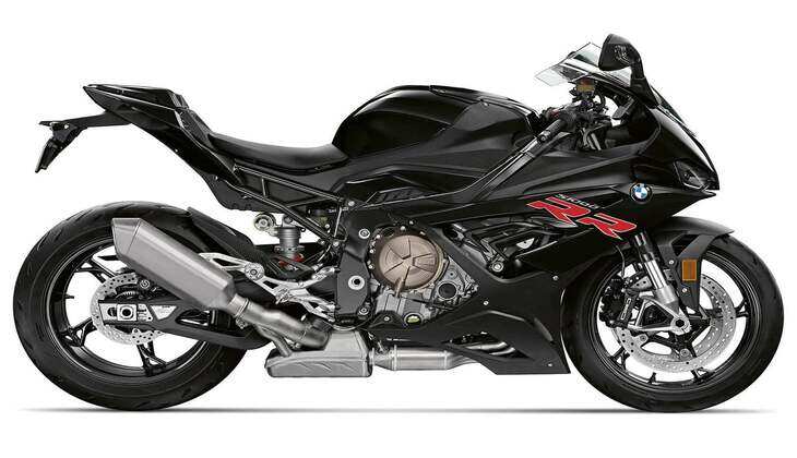 BMW S 1000 RR: यूएसबी चार्जिंग, ट्रैक्शन कंट्रोल जैसे फीचर्स देख आपको भी आने लगेंगे चक्कर, दमदार इंजन के साथ लॉन्च हुई ये बाइक