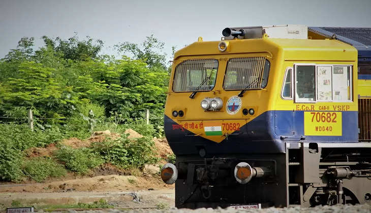Indian Railways : Train से सफर करने जा रहे हैं ? तो चेक कर लें कही आपकी ट्रेन कैंसिल तो नहीं हो गई ?