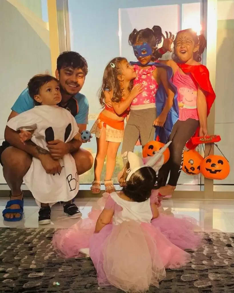 टीम इंडिया के खिलाड़ी बच्चों संग मनाते नज़र आए Halloween, Anushka Sharma ने शेयर की तरवीरें