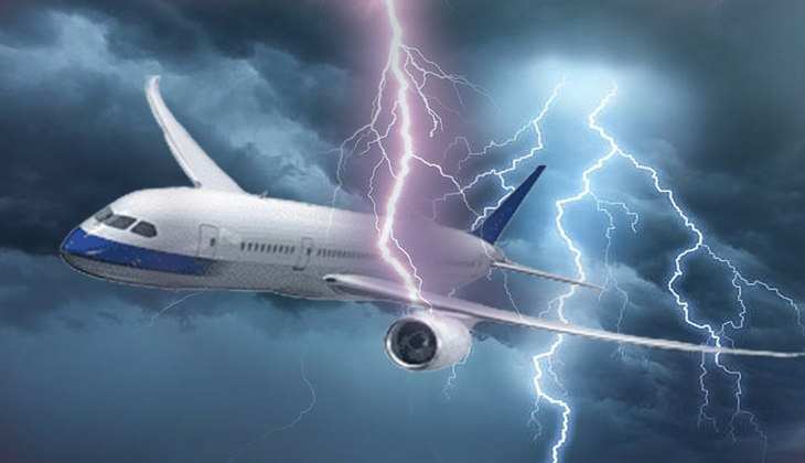 Unknown Facts: हवाई जहाज से क्यों दूर रहती है आकाशीय बिजली? जानिए विशेष कारण