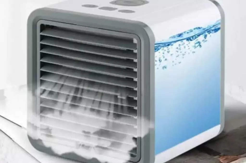 पानी की बौछारों के साथ ठंडी हवा देता है ये सस्ता Mini Cooler, आज ही घर लाएं