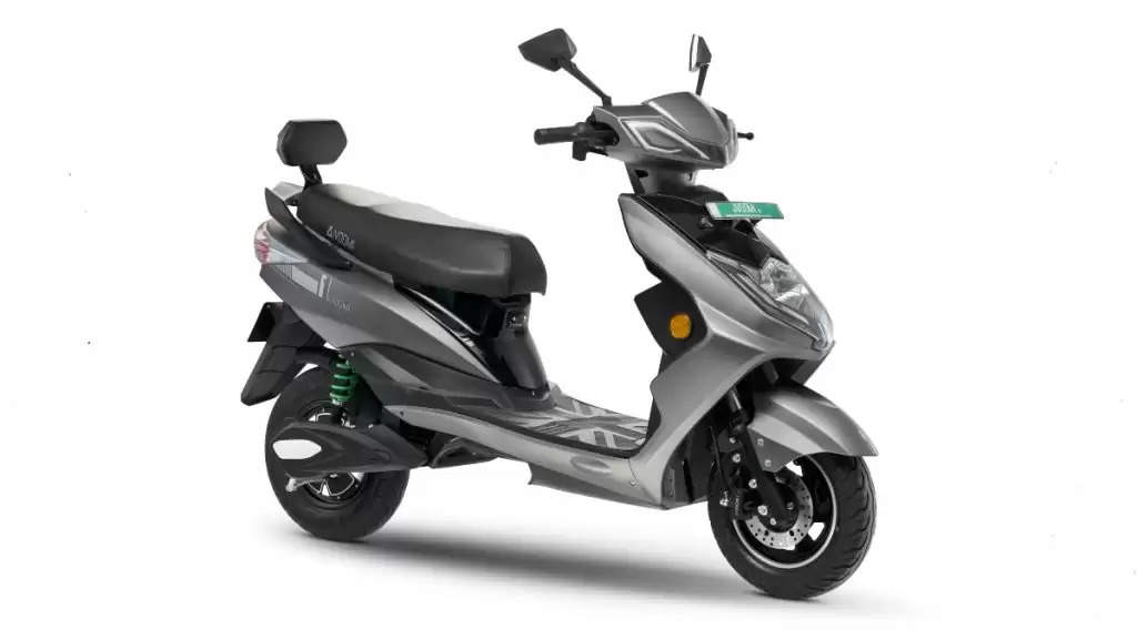 इस electric scooter में मिलती है गजब की रेंज, महज इतनी कम कीमत में मिल जाते हैं बाइक से भी धांसू फीचर्स, अभी जानें डिटेल्स
