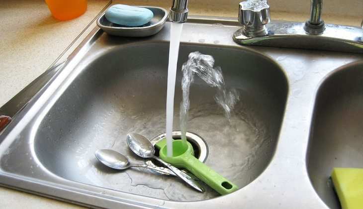 Cleaning Tips: बाथरूम या किचन सिंक के पाइप हो गए हैं जाम, साफ करने के धांसू टिप्स