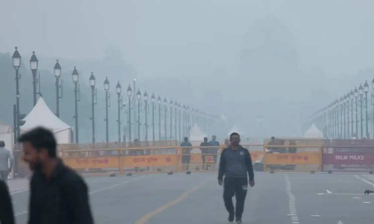 Weather Update: दिल्ली के साथ उत्तर प्रदेश की राजधानी लखनऊ की एयर क्वालिटी इंडेक्स हुई खराब, जानें देश का मौसम का हाल