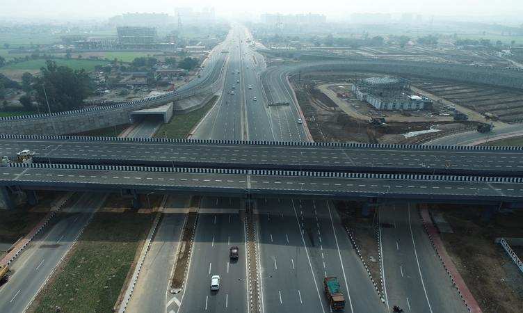 Delhi Mumbai Expressway पर इन वाहनों की एंट्री हुई बैन, NHAI ने जारी किया नोटिफिकेशन