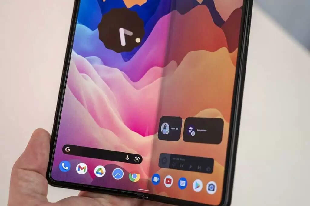 Google Pixel Fold: आने वाला है फोल्ड करके जेब में रखने वाला फोन, इतना हल्का कि हवा में ना उड़ जाए! जानें फीचर्स