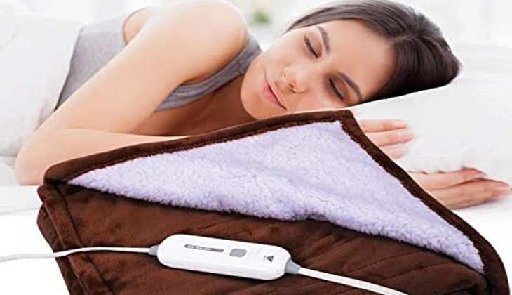 Blanket: सर्दी में कैसे गर्म करें रजाई, जानिए सोते वक्त कंबल ओढ़ने का सही तरीका