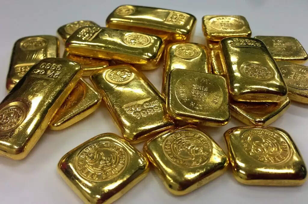 Gold & Silver Price: बढ़ती त्योहारी मांग के बीच सोने का रेट हुआ डाउन, जानिये अपने शहरों के रेट