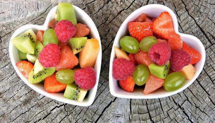 Health Tips: अगर खाते हैं टिफिन में रखें हुए कटे फल तो इन भयंकर बीमारियों को खुद न्यौता दे चुके हैं आप...