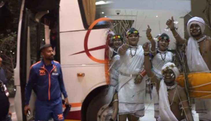 IND vs NZ: रोहित शर्मा की टीम इंडिया का रायपुर में हुआ भव्य स्वागत, देखें ये मनमोहक वीडियो