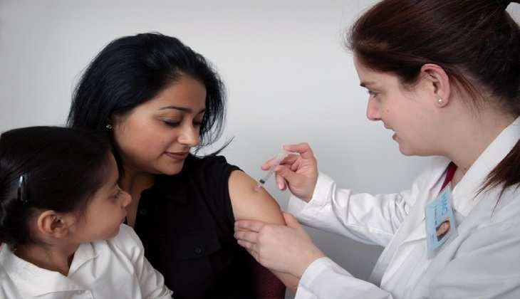 डॉक्टरों का दावा: 98% लोगों को संक्रमित होने से बचा रही वैक्सीन की पहली डोज