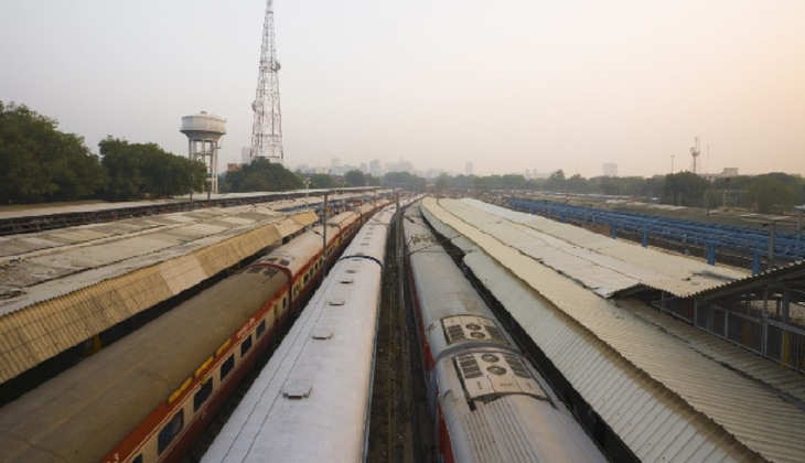 Indian Railways: रेल में लगे इन ढक्कनों की वजह से बचती है आपकी जान, जानें इन्हें लगाने के पीछे का साइंस
