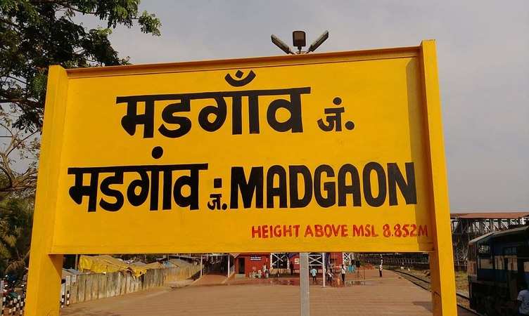 Indian Railways के स्टेशनों पर लिखे होते हैं ये शब्द, जानें क्या होता है इनका मतलब?