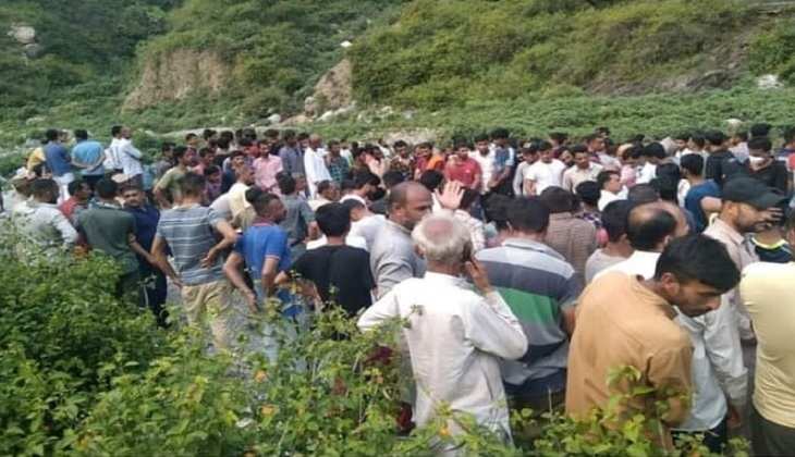 बड़ी खबर: हिमाचल प्रदेश में दर्दनाक हादसा, खाई में कार गिरने से नौ लोगों की हुई मौत