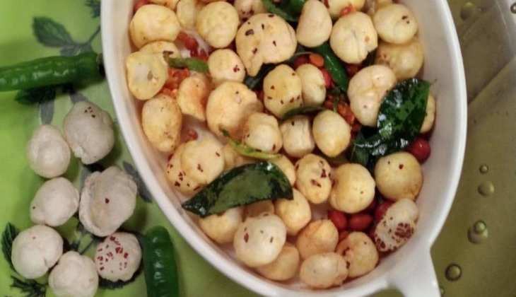 Chaitra Navratri Recipe: व्रत में करें कुछ चटपटा और स्पाइसी खाने का मन,  बनाएं मखाना-पीनट चाट